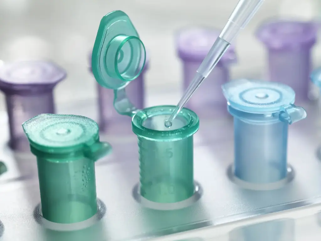  10 μl Filter universal Pipette Tips, Filter, Racked, Sterile, 96/pk, 960/box